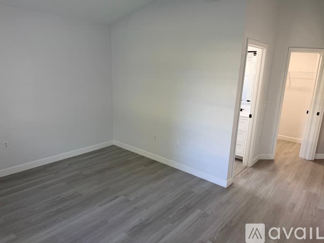 Tampa House: 802 East North Bay Street