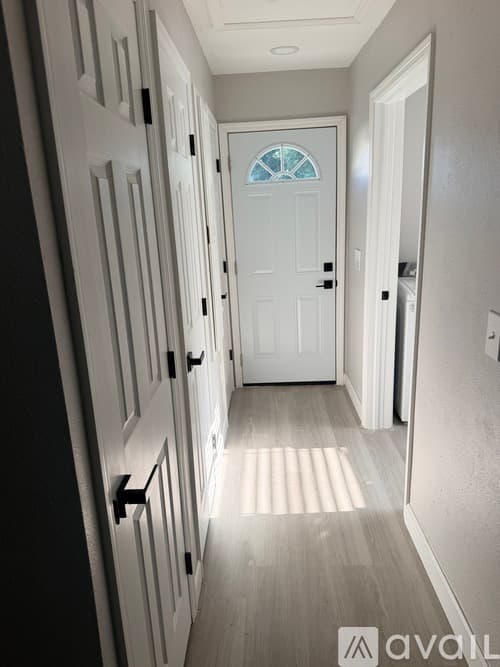 Tampa House: 802 East North Bay Street