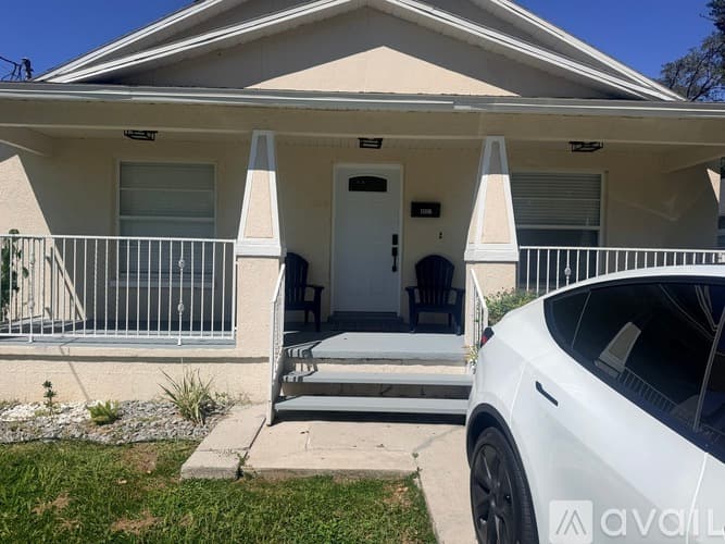 Tampa House: 802 East North Bay Street