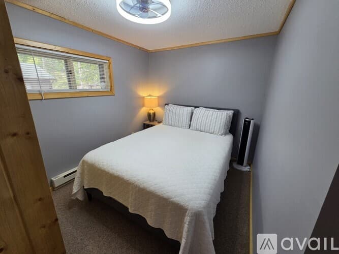 Somerset House: 2182 Island Dr