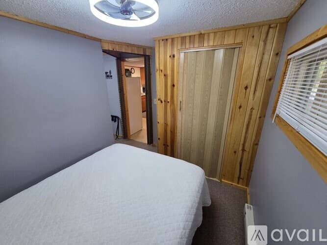 Somerset House: 2182 Island Dr