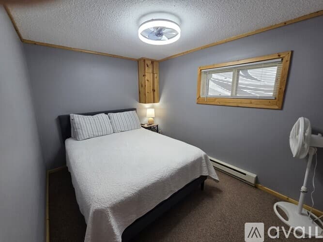 Somerset House: 2182 Island Dr
