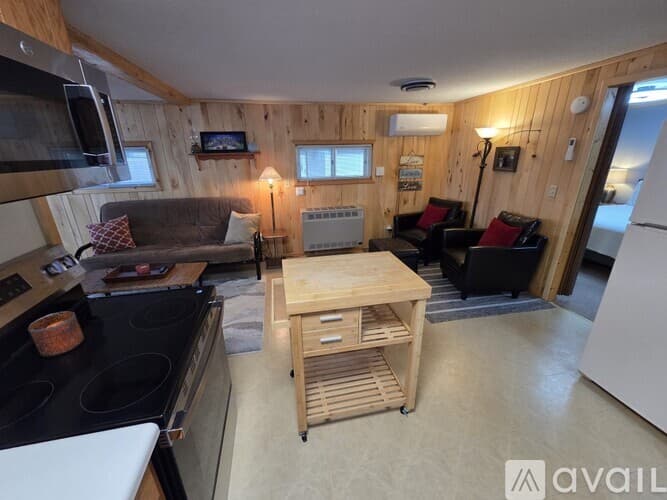 Somerset House: 2182 Island Dr