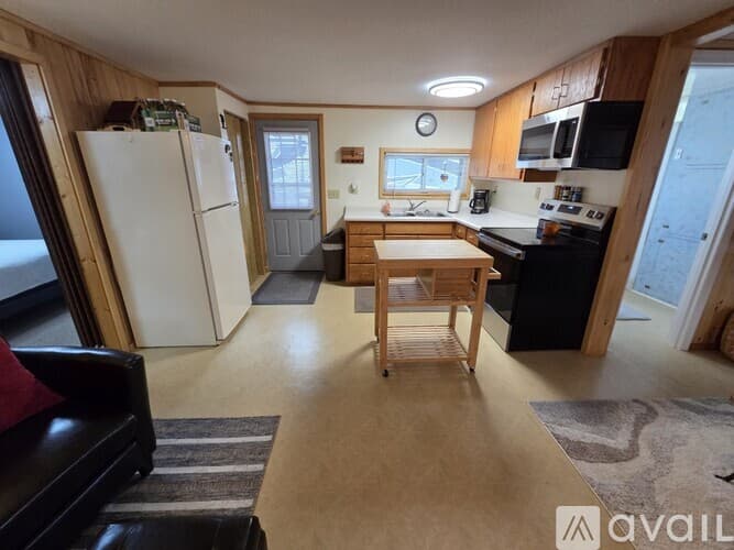 Somerset House: 2182 Island Dr