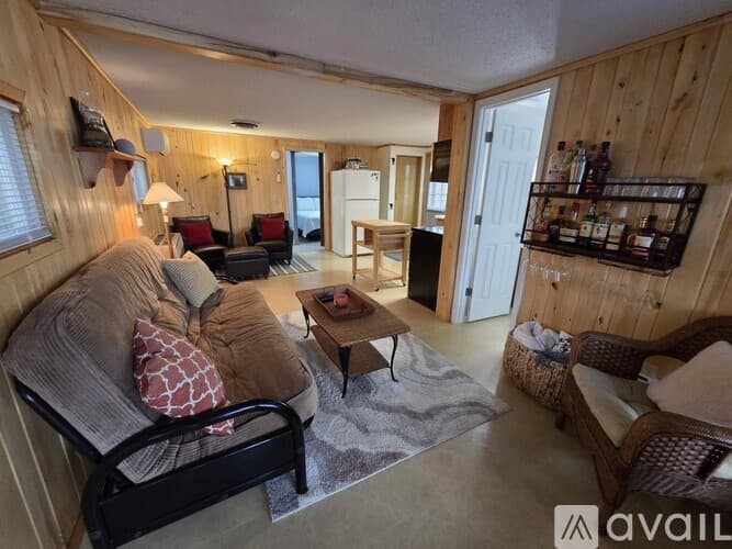 Somerset House: 2182 Island Dr