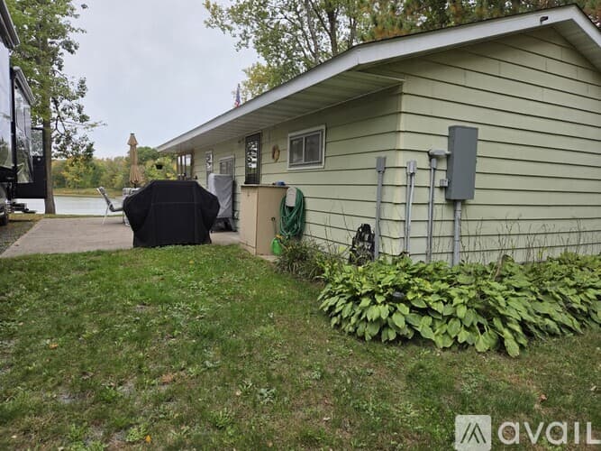Somerset House: 2182 Island Dr