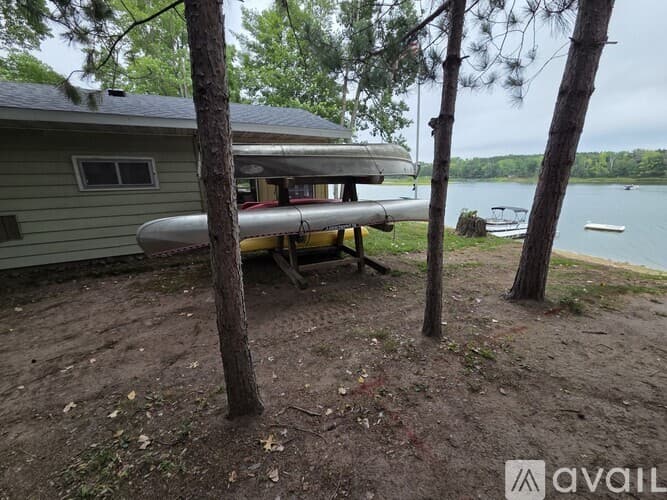 Somerset House: 2182 Island Dr