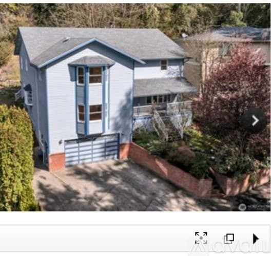 Burien House: 1622 Southwest 140th Street