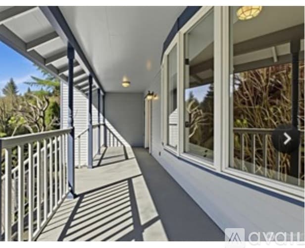 Burien House: 1622 Southwest 140th Street