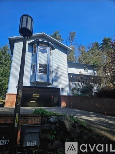 Burien House: 1622 Southwest 140th Street