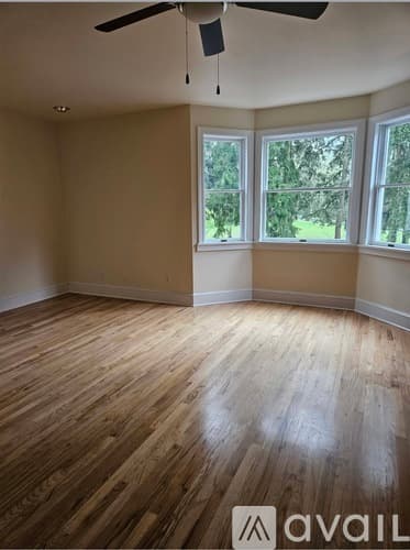 Burien House: 1622 Southwest 140th Street