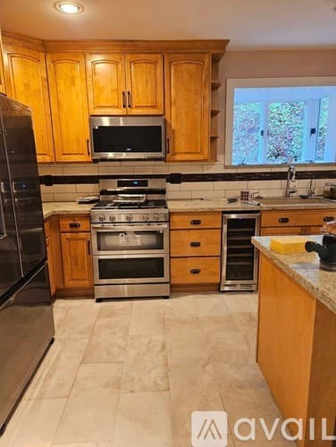 Burien House: 1622 Southwest 140th Street