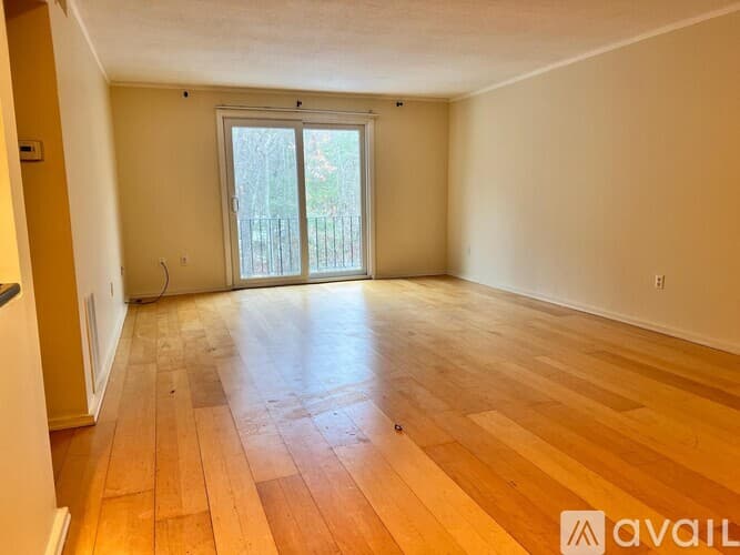Milford Apartment: 13 Shadowbrook Ln