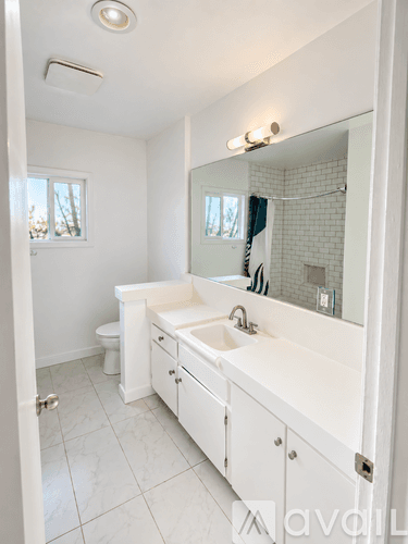 Topanga Apartment: 1391 Old Topanga Canyon Rd