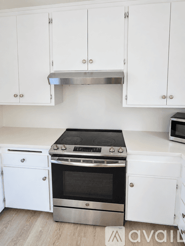 Topanga Apartment: 1391 Old Topanga Canyon Rd