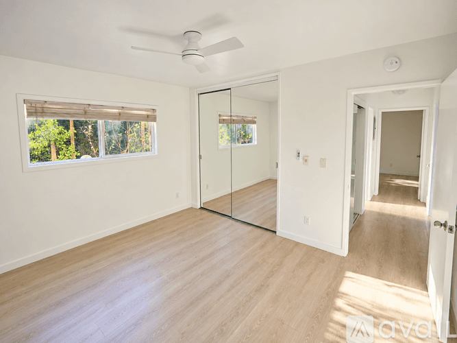 Topanga Apartment: 1391 Old Topanga Canyon Rd