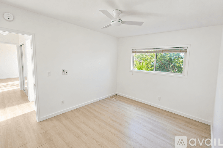 Topanga Apartment: 1391 Old Topanga Canyon Rd