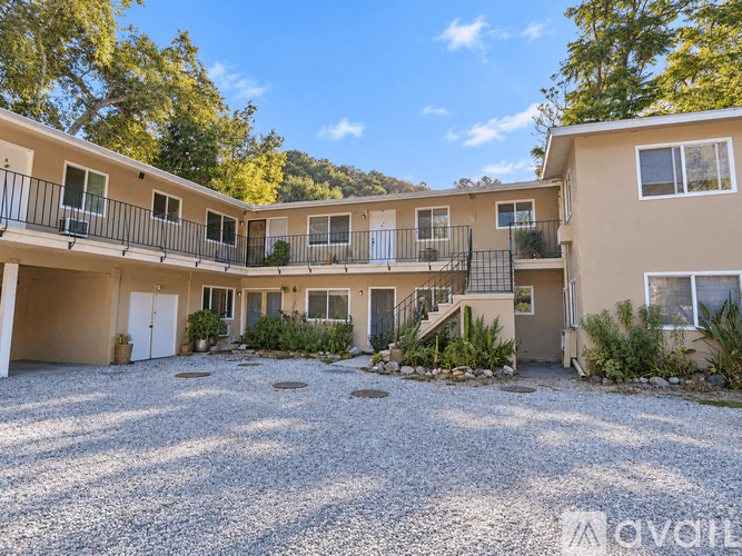 Topanga Apartment: 1391 Old Topanga Canyon Rd