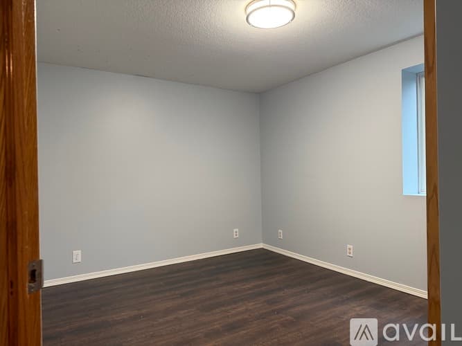 Valley Center House: 630 W Scott St
