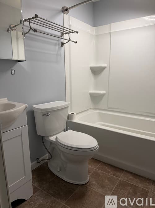 Valley Center House: 630 W Scott St