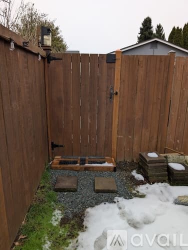 Everett House: 8211 Florida Drive Unit B