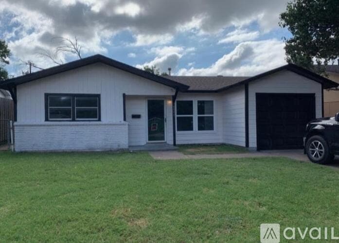 Fort Worth House: 5040 Mc Cart Avenue