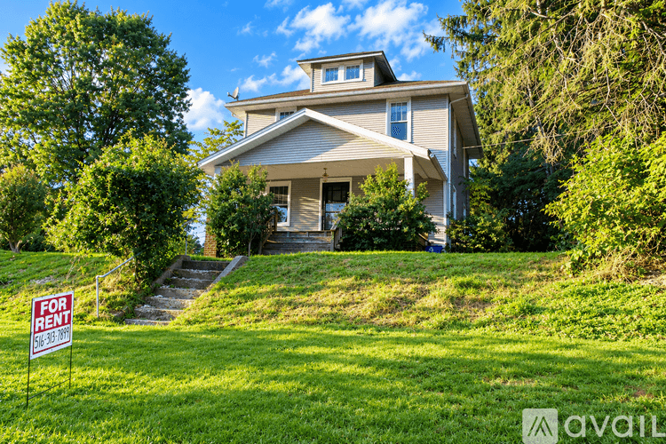 New Castle House: 108 W Lincoln Ave