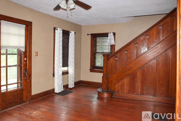 New Castle House: 108 W Lincoln Ave