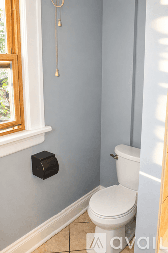 New Castle House: 108 W Lincoln Ave
