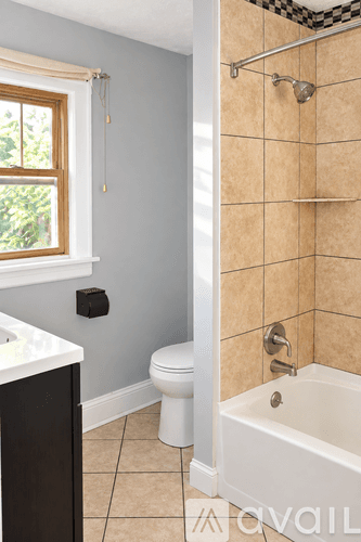 New Castle House: 108 W Lincoln Ave
