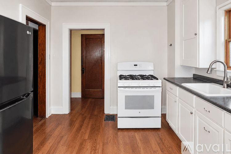 New Castle House: 108 W Lincoln Ave