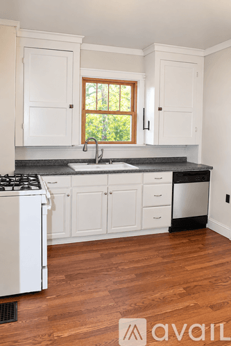 New Castle House: 108 W Lincoln Ave