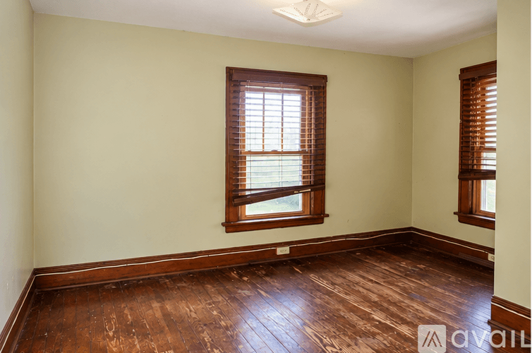 New Castle House: 108 W Lincoln Ave