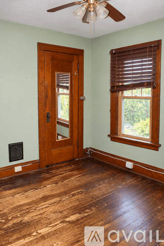 New Castle House: 108 W Lincoln Ave