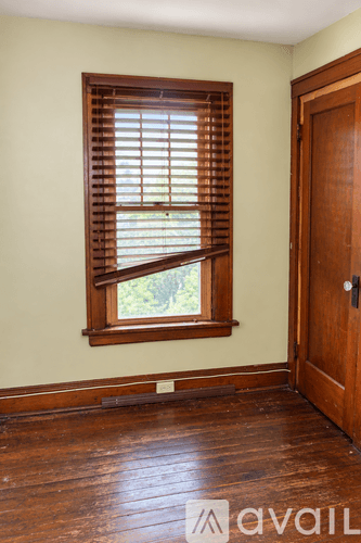 New Castle House: 108 W Lincoln Ave