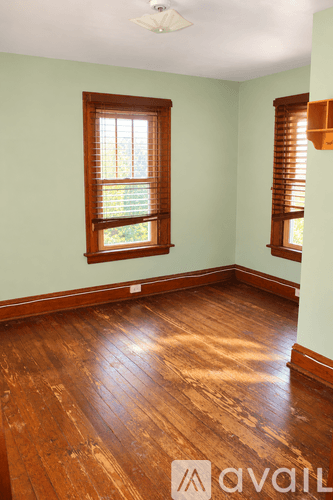 New Castle House: 108 W Lincoln Ave