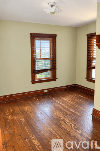 New Castle House: 108 W Lincoln Ave