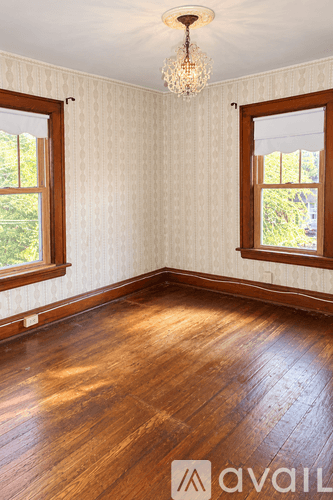 New Castle House: 108 W Lincoln Ave