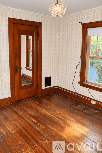 New Castle House: 108 W Lincoln Ave