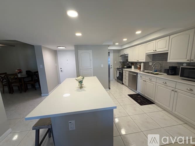 South Pasadena House: 7400 Sun Island Drive South