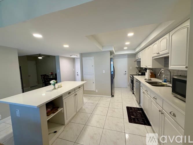 South Pasadena House: 7400 Sun Island Drive South