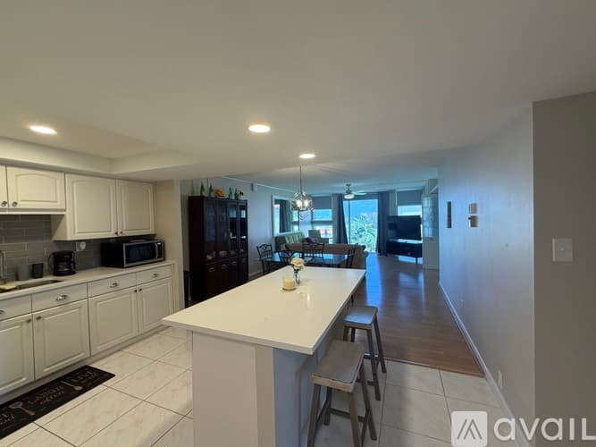 South Pasadena House: 7400 Sun Island Drive South