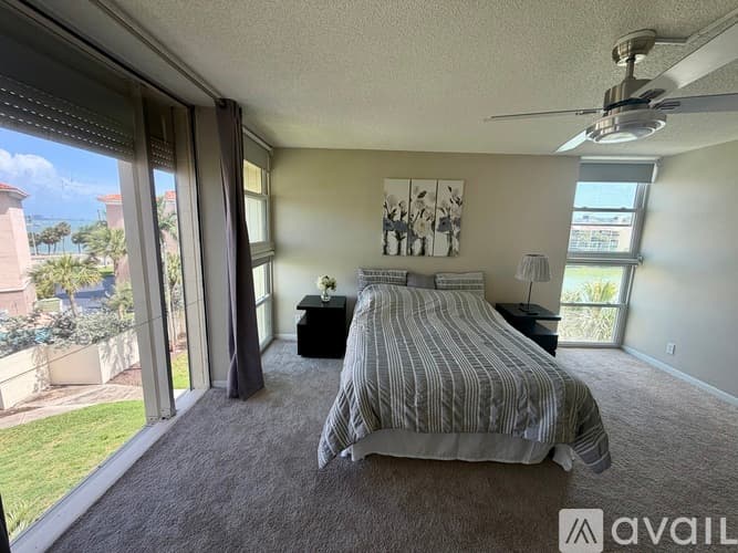 South Pasadena House: 7400 Sun Island Drive South