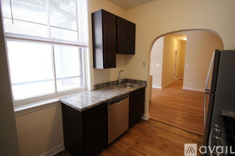 Evanston Apartment: 838 Sherman Ave