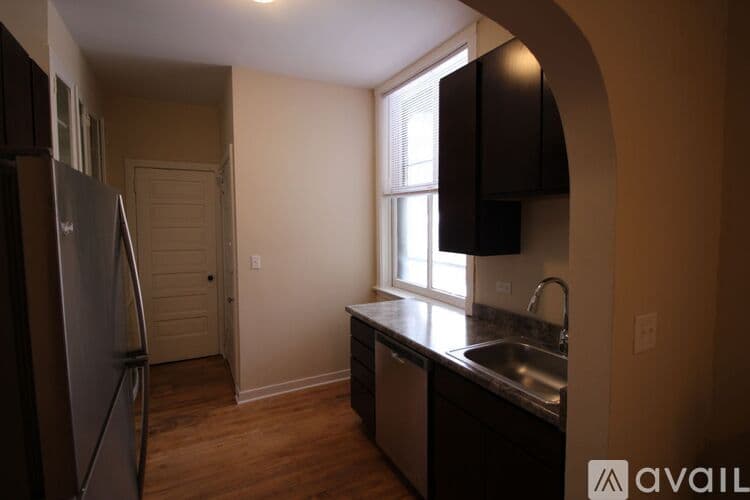 Evanston Apartment: 838 Sherman Ave
