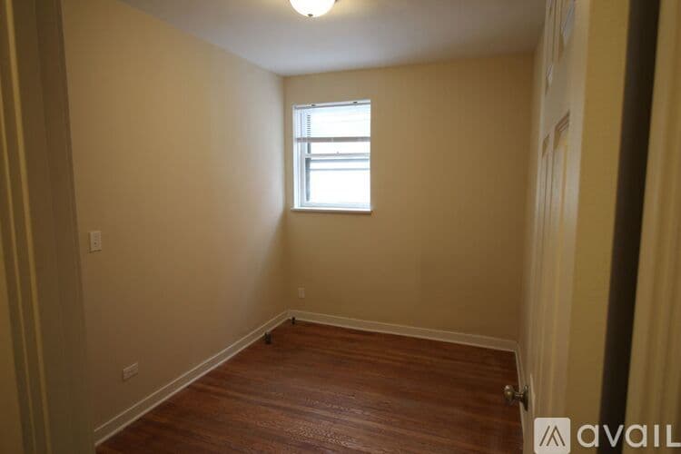 Evanston Apartment: 838 Sherman Ave