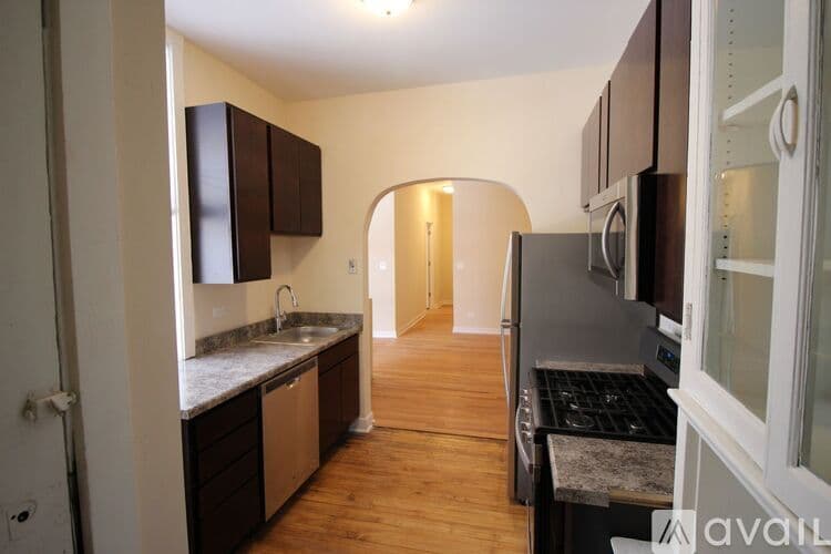 Evanston Apartment: 838 Sherman Ave