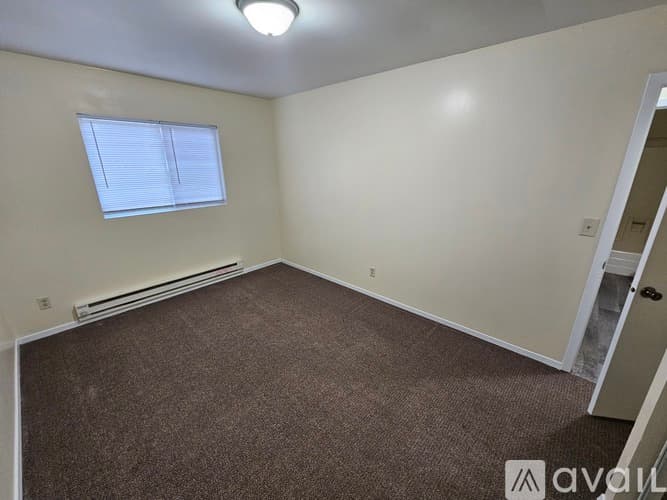 La Crosse Apartment: 1731 La Cres St