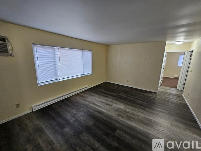 La Crosse Apartment: 1731 La Cres St