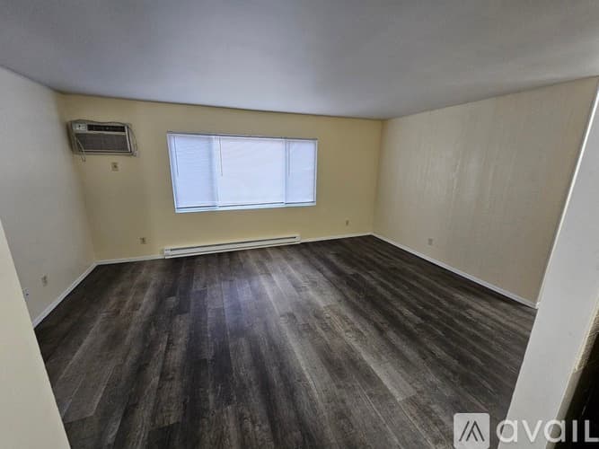 La Crosse Apartment: 1731 La Cres St